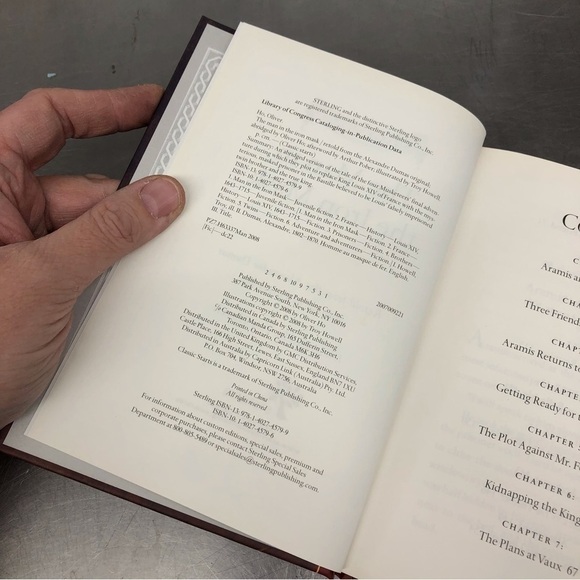 Classic Starts: The Man in the Iron Mask, Hardback book. - Picture 2 of 6